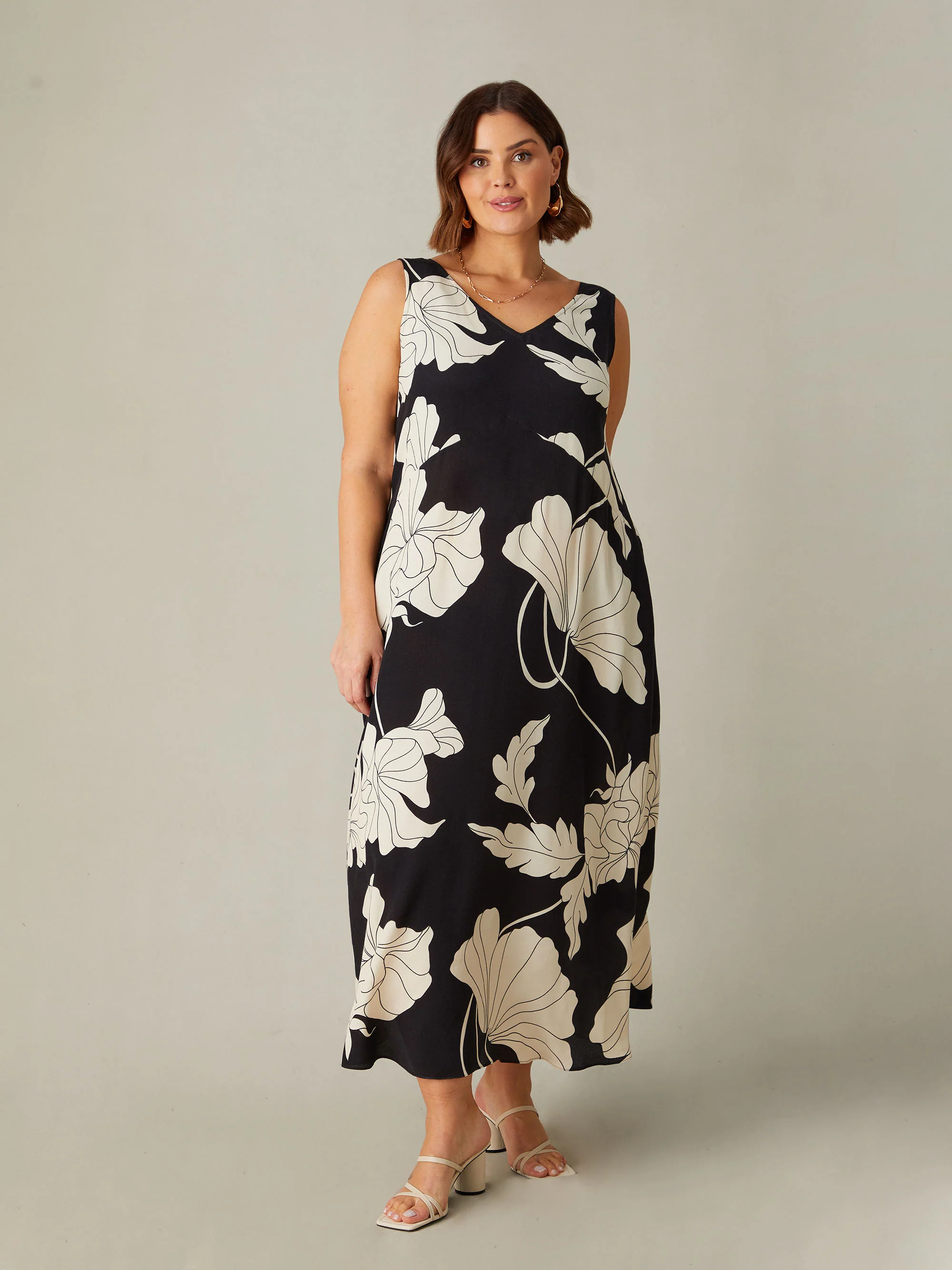 Petite Mono Floral V-Neck Maxi Swing Dress - Image 3