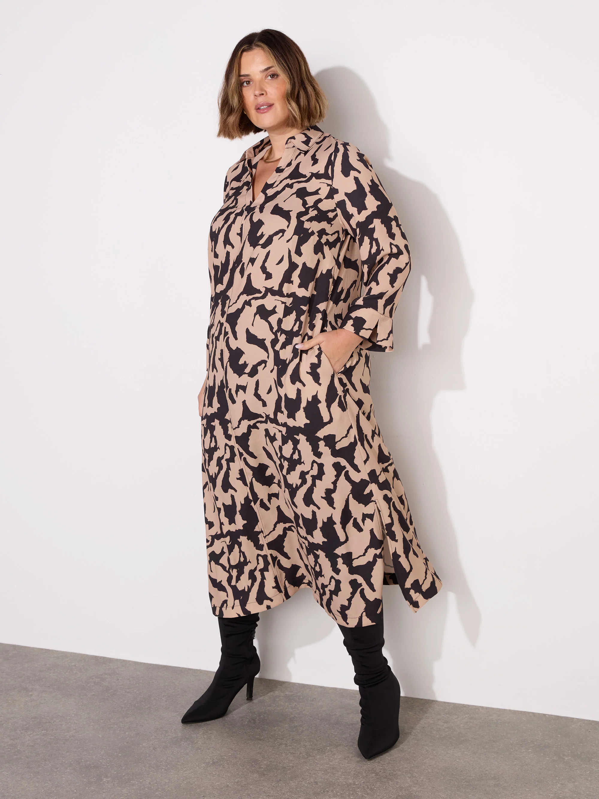Mono Print Collared Midaxi Dress With Notch Sleeves - Image 2