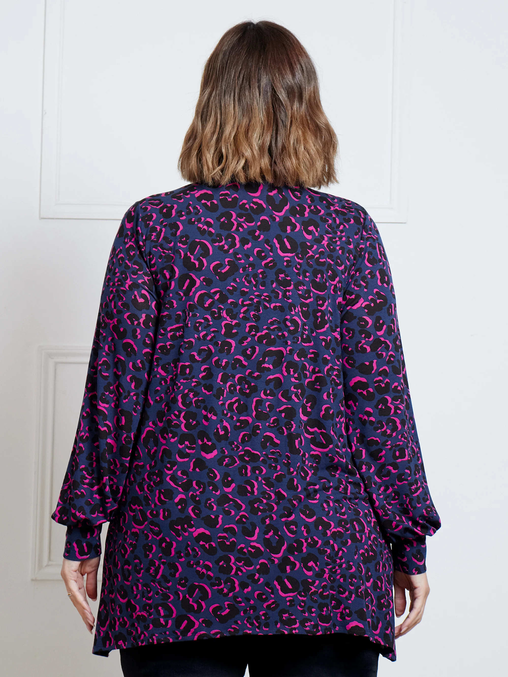 Bright Leopard Print Jersey Hanky Hem Shirt - Image 4