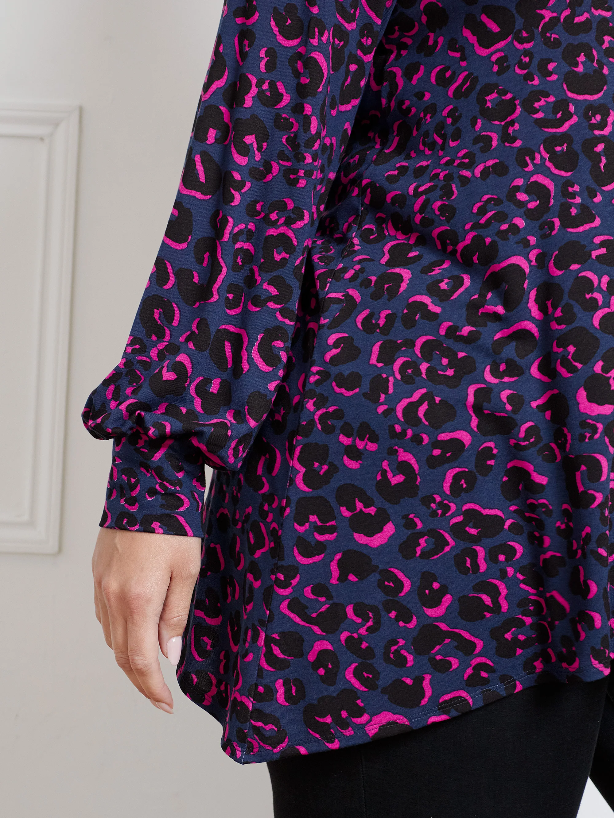 Bright Leopard Print Jersey Hanky Hem Shirt - Image 3