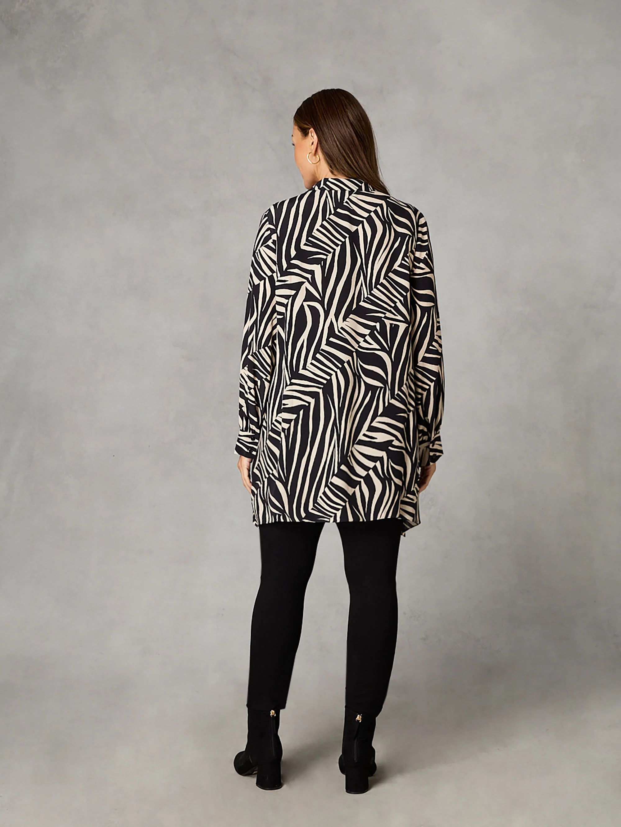 Petite Stone Linear Print Hanky Hem Shirt - Image 3