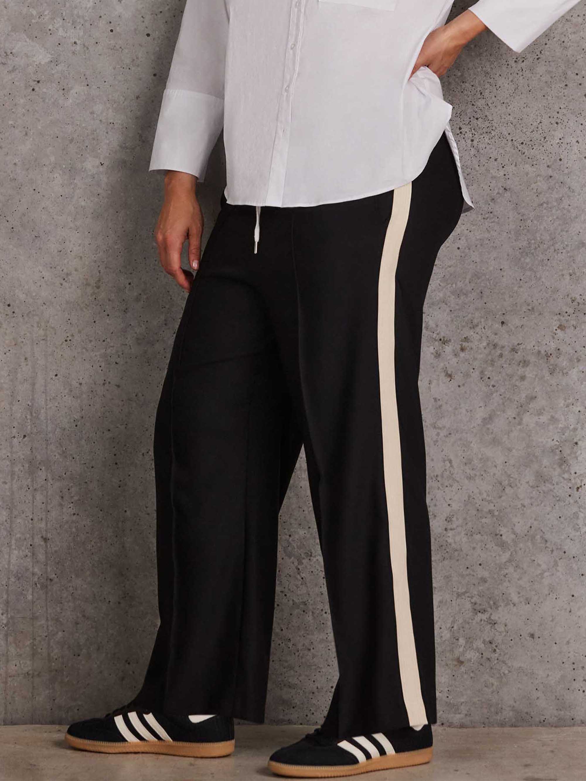 Petite Black Wide-Leg Trousers With Contrast Side Detail - Image 2