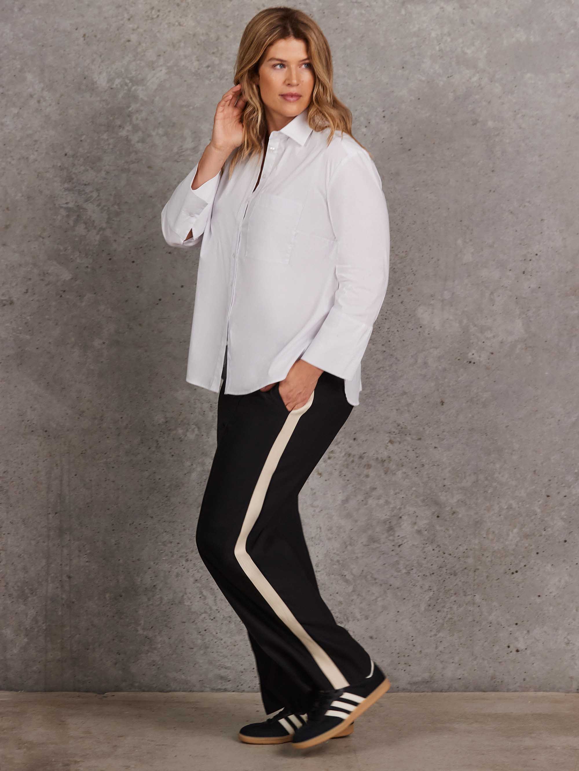 Petite Black Wide-Leg Trousers With Contrast Side Detail - Image 4