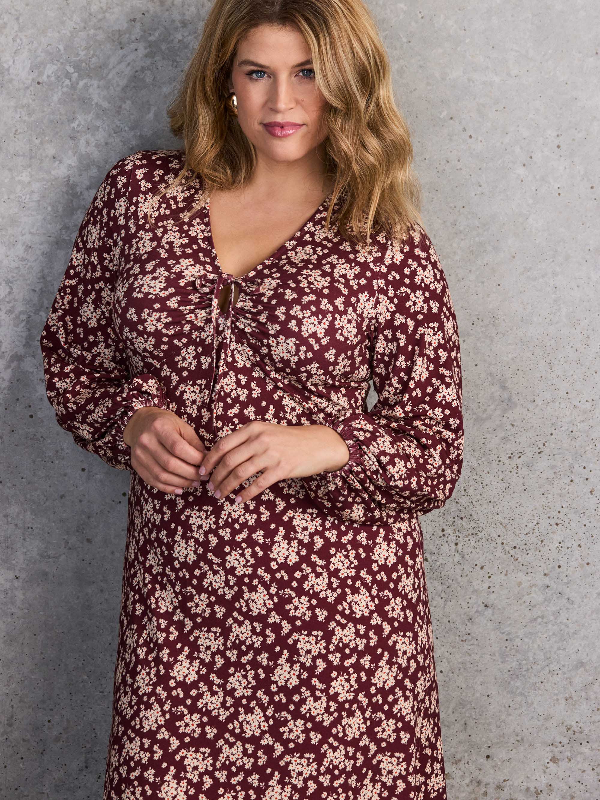 Red Ditsy Tie Keyhole Jersey Dress - Image 3