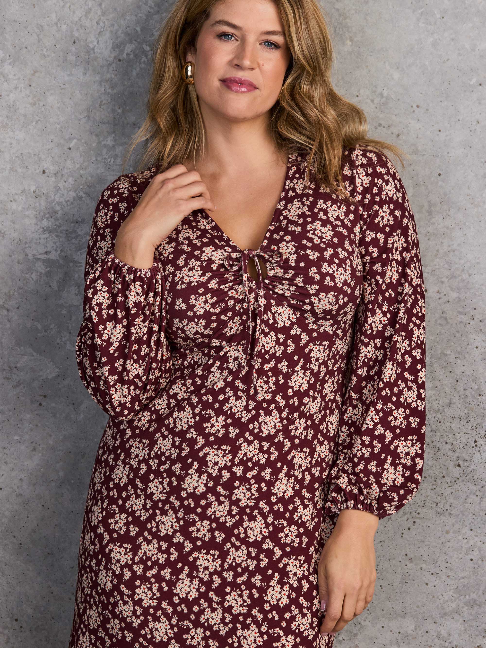 Red Ditsy Tie Keyhole Jersey Dress - Image 4