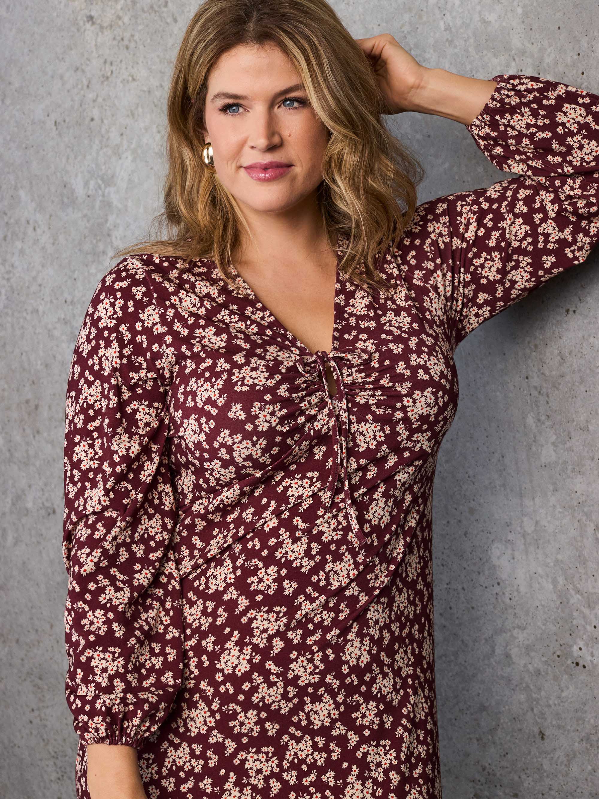 Red Ditsy Tie Keyhole Jersey Dress - Image 5