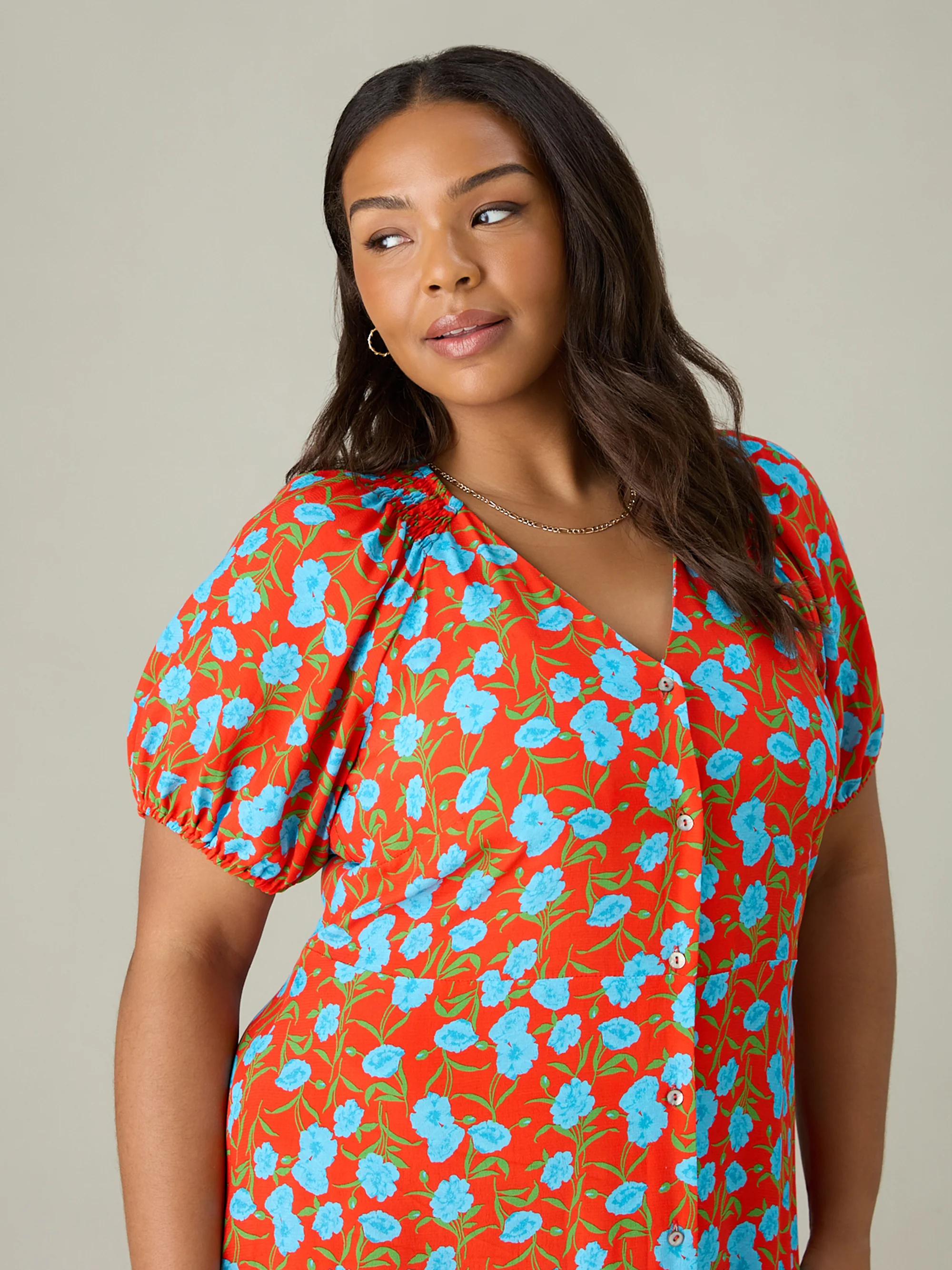 Red Floral Shirred Shoulder Midi Dress - Image 5