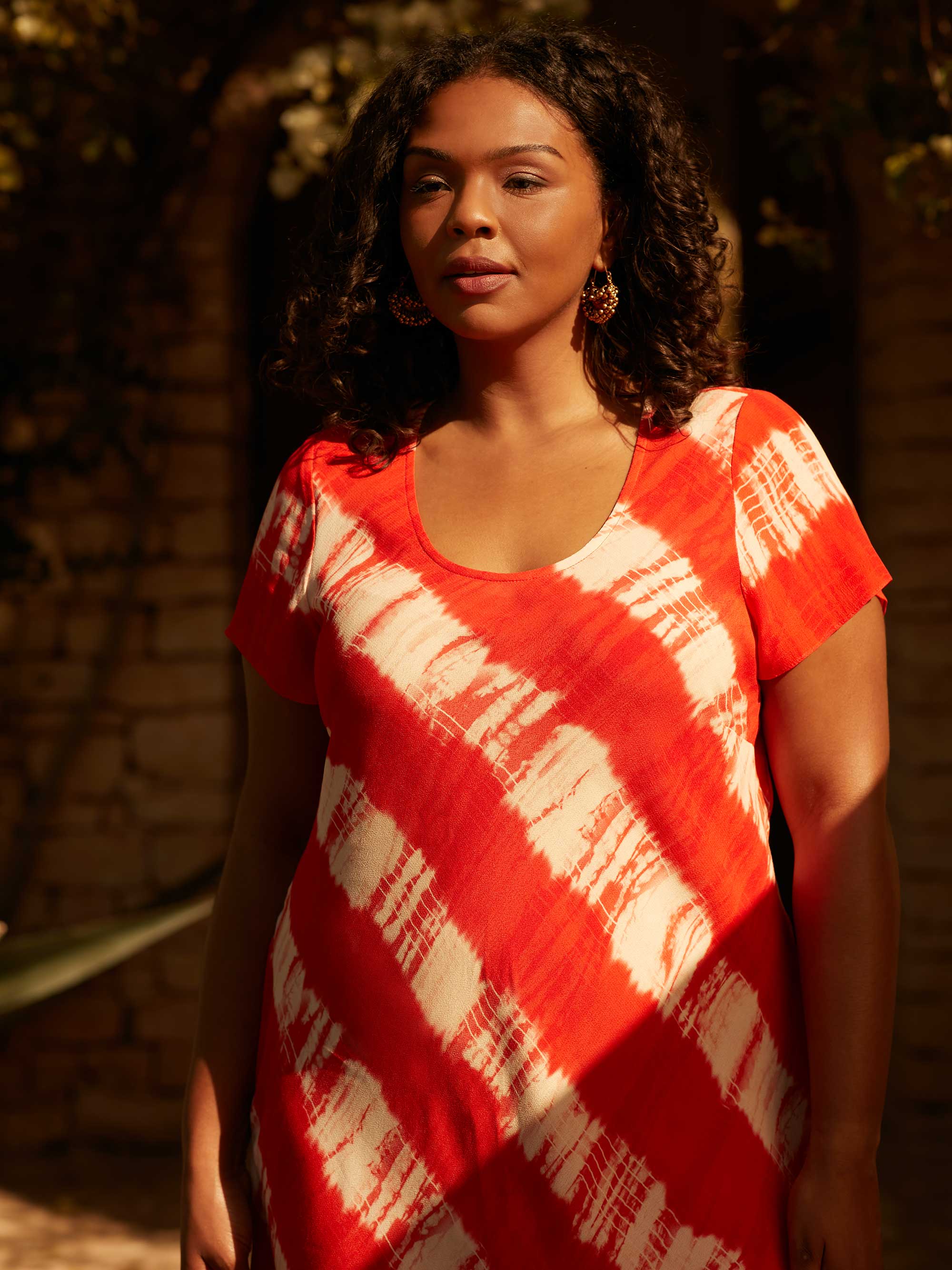 Red Tie Dye Hanky Hem Midi T-Shirt Dress - Image 2
