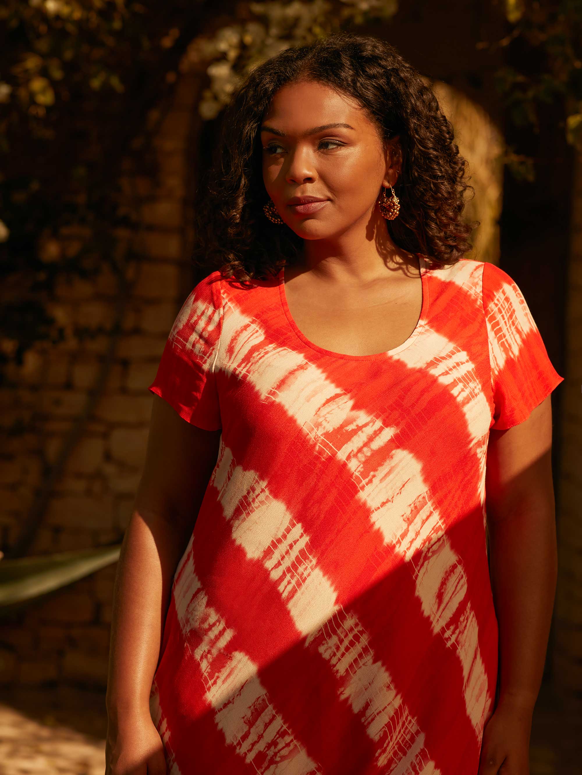 Red Tie Dye Hanky Hem Midi T-Shirt Dress - Image 3