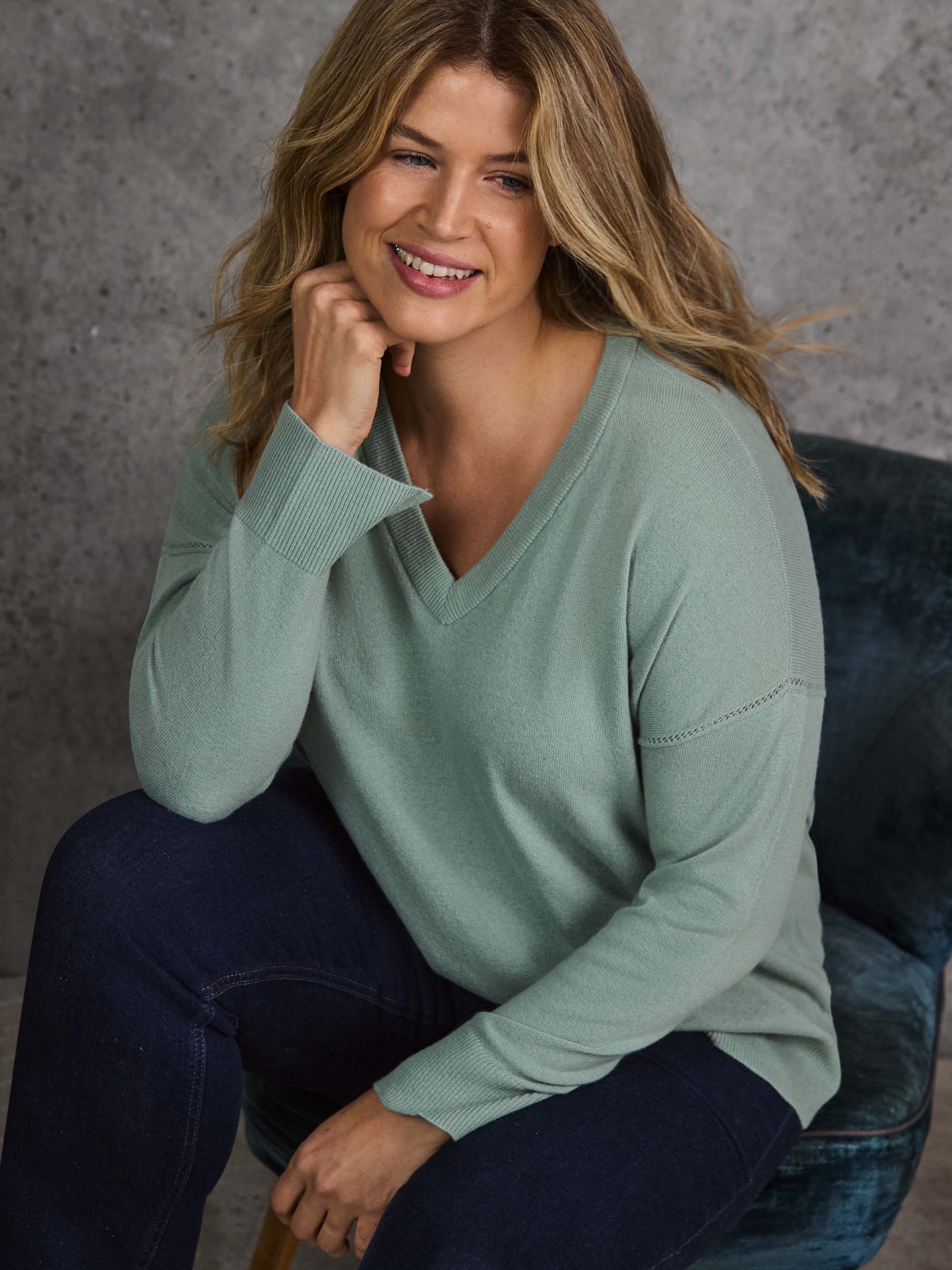 Sage V Neck Knit Jumper - Image 4