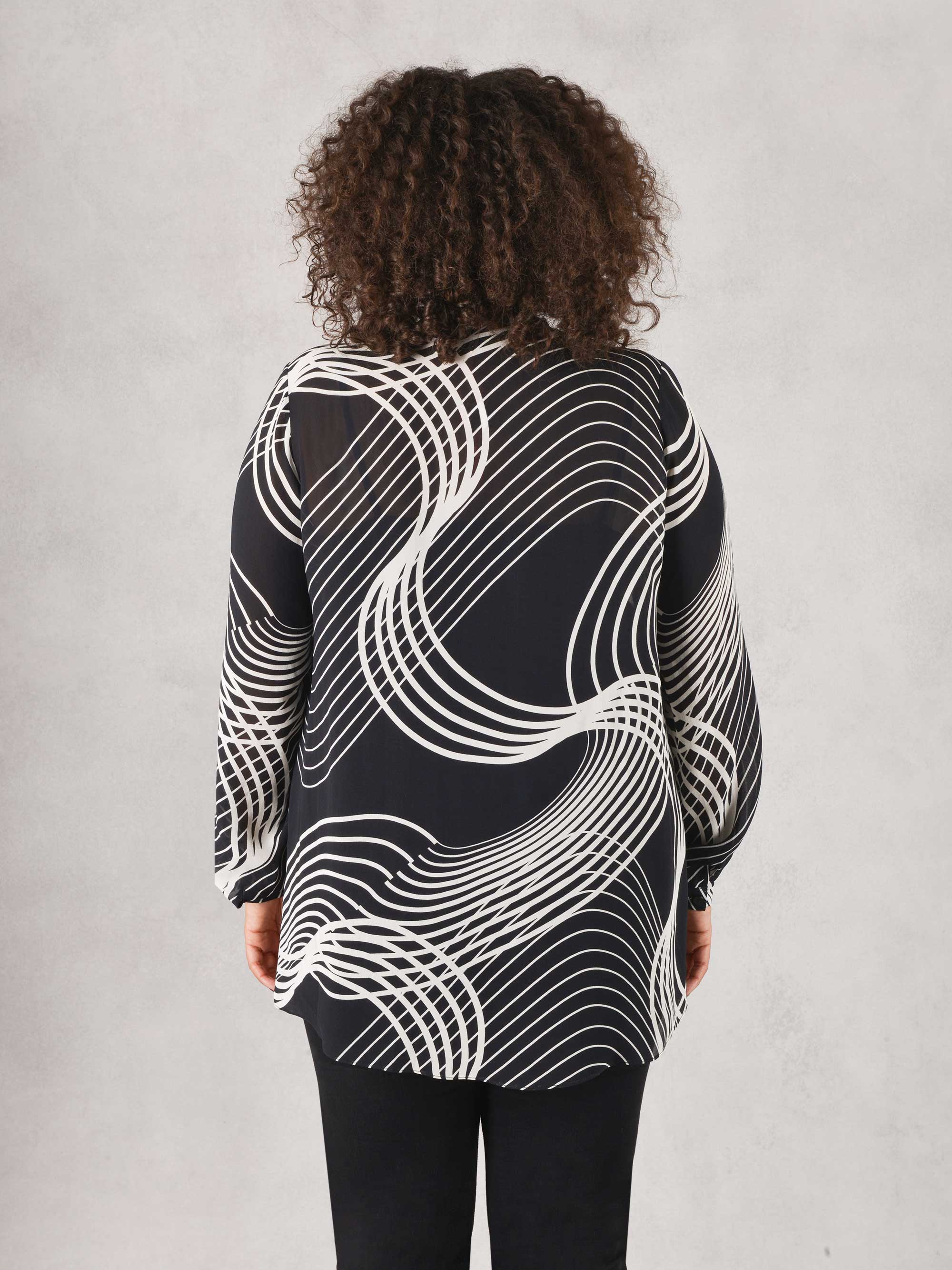 Black & White Swirl Print Blouse - Image 4